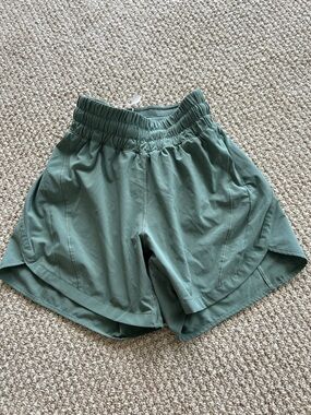 Women's Elastic-Waist Performance Shorts in Sage Green